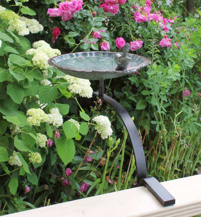 Achla Scallop Shell Birdbath w/Rail Bracket